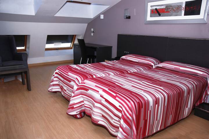 Room 4 of 37