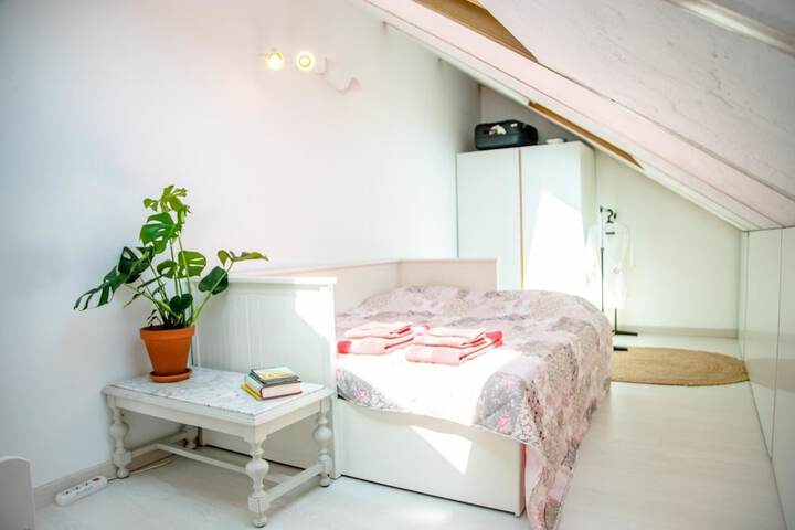 Room 6 of 34