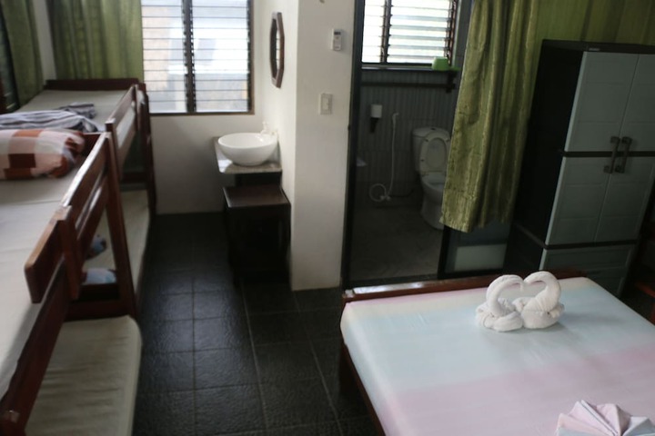 Room 5 of 162