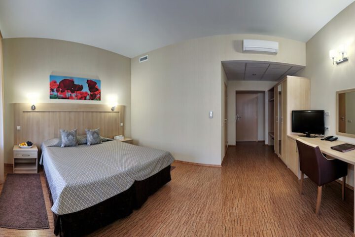 Room 6 of 21