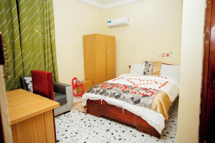 Room 4 of 13
