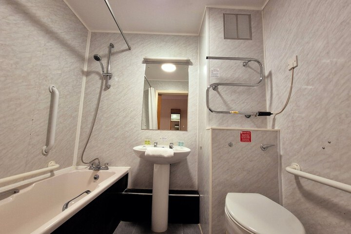 Room 37 of 64