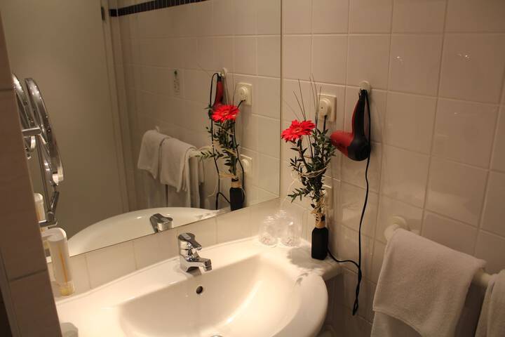 Room 43 of 79