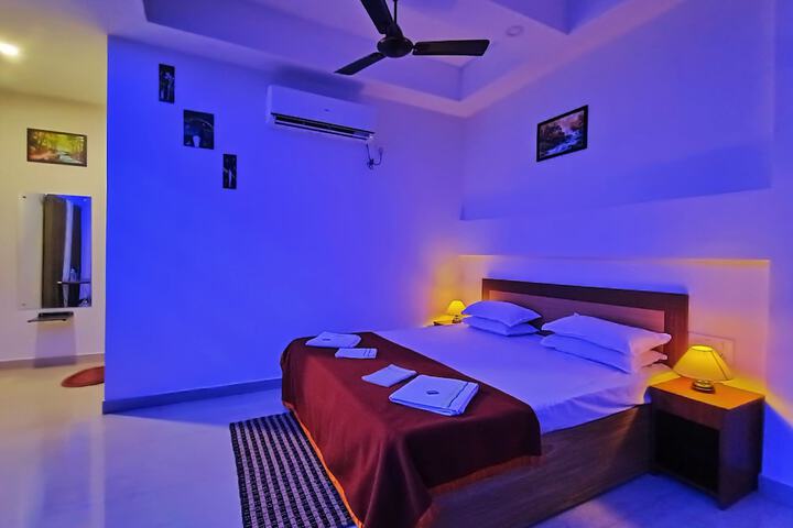 Room 5 of 18