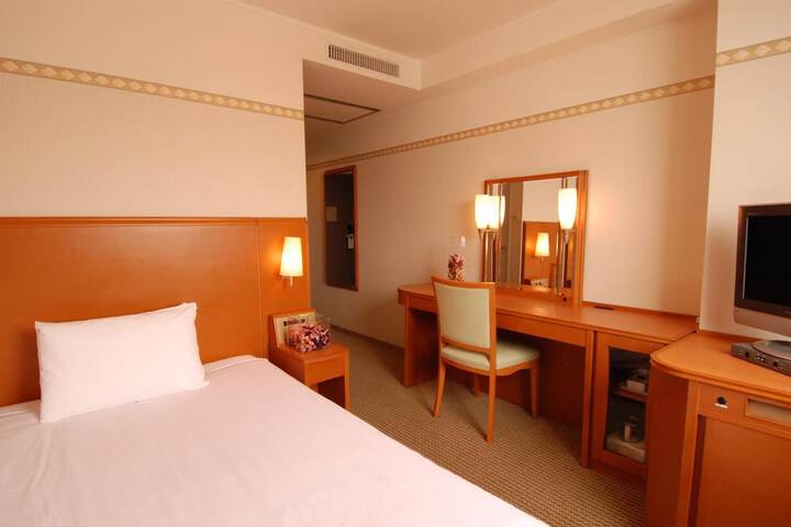 Room 21 of 35