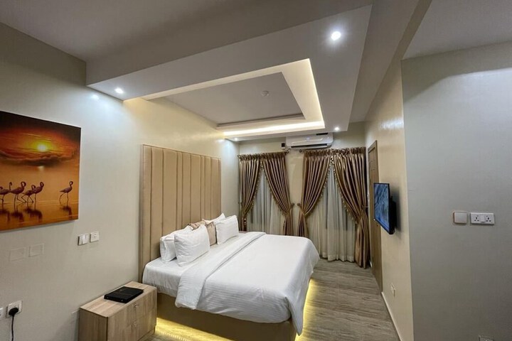 Room 10 of 74