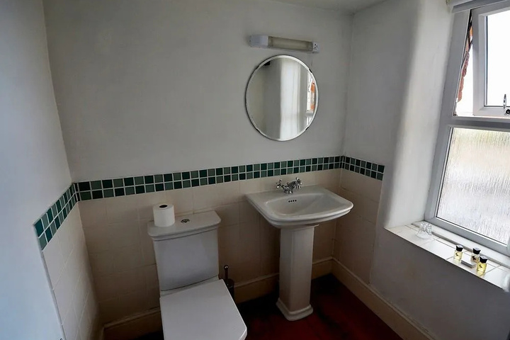 Room 17 of 20