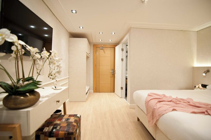Room 34 of 92