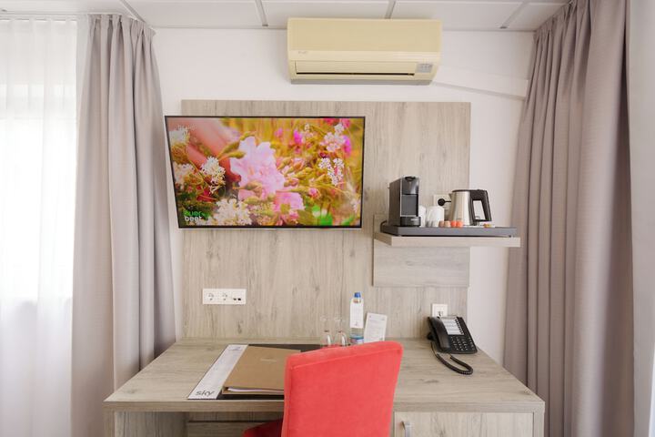 Room 9 of 48