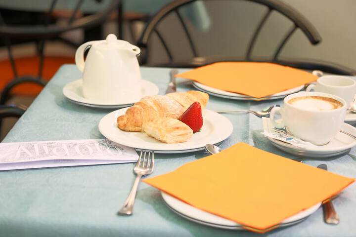 Breakfast/Coffee Service 21 of 39