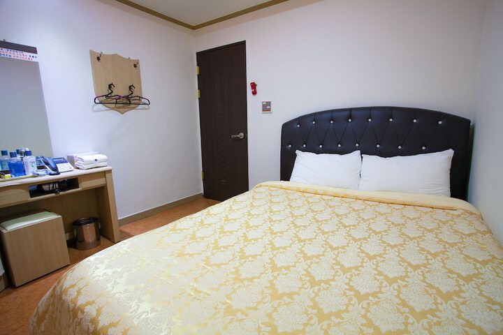 Room 18 of 31