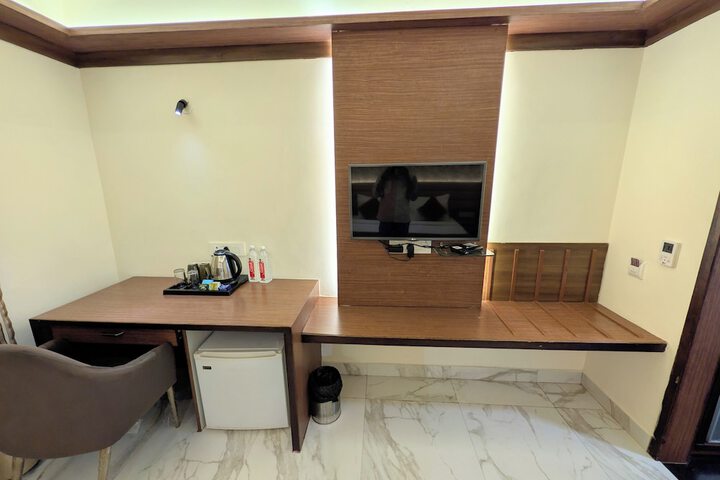 Room 73 of 184