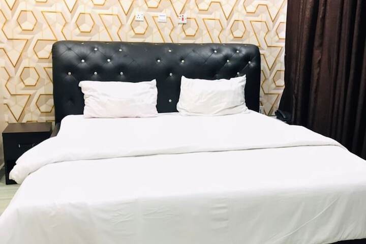Room 8 of 20