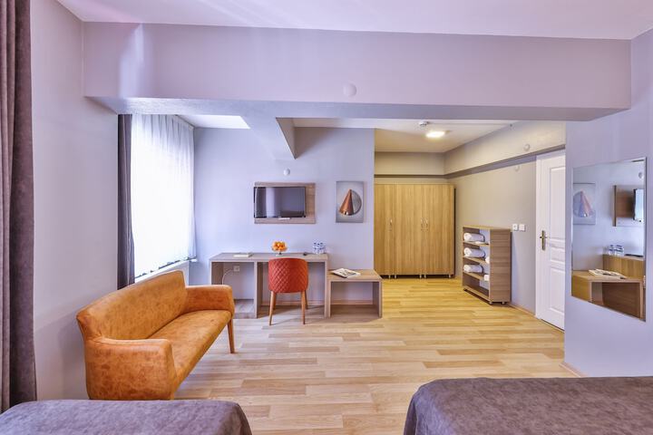 Room 26 of 125