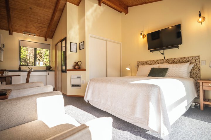 Room 6 of 25