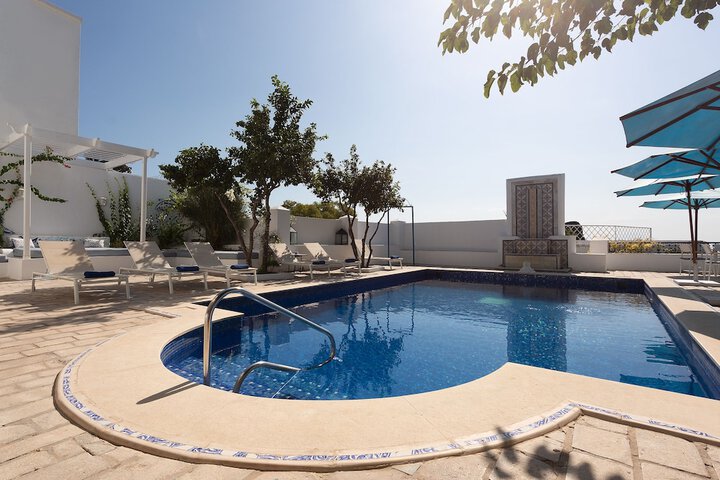 Hotel with Pool