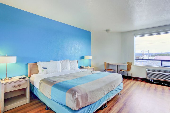 Room 6 of 27