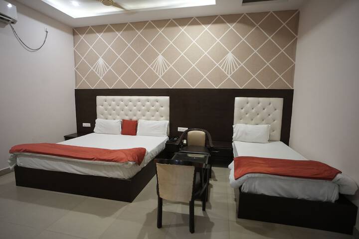 Room 7 of 24