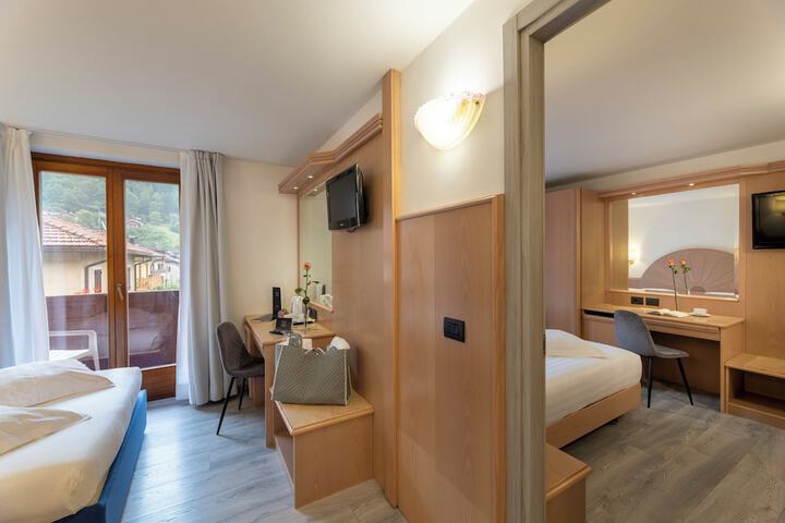 Room 47 of 180