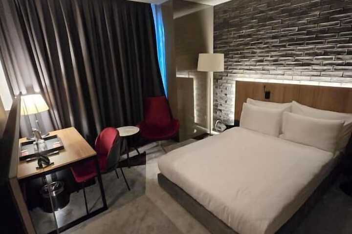 Room 22 of 46