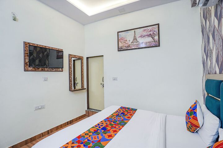 Room 12 of 26