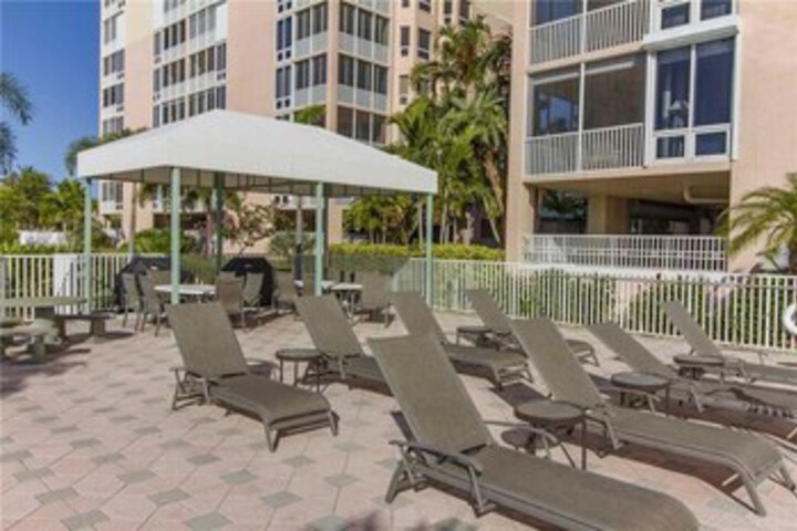 Sundeck 28 of 29