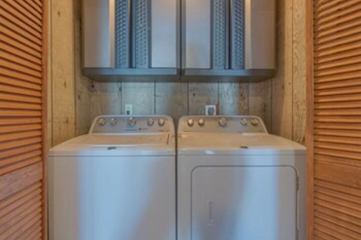 Laundry 18 of 32