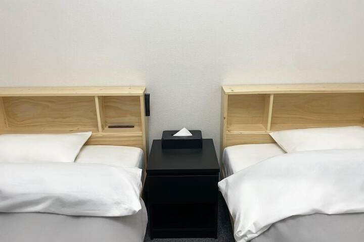 Room 15 of 33
