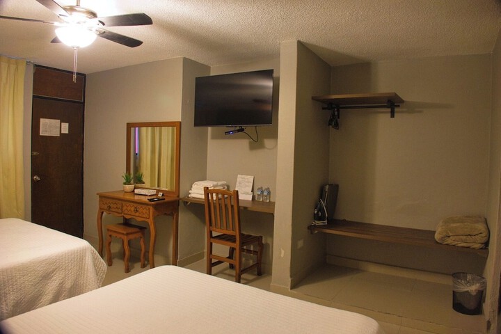 Room 5 of 32