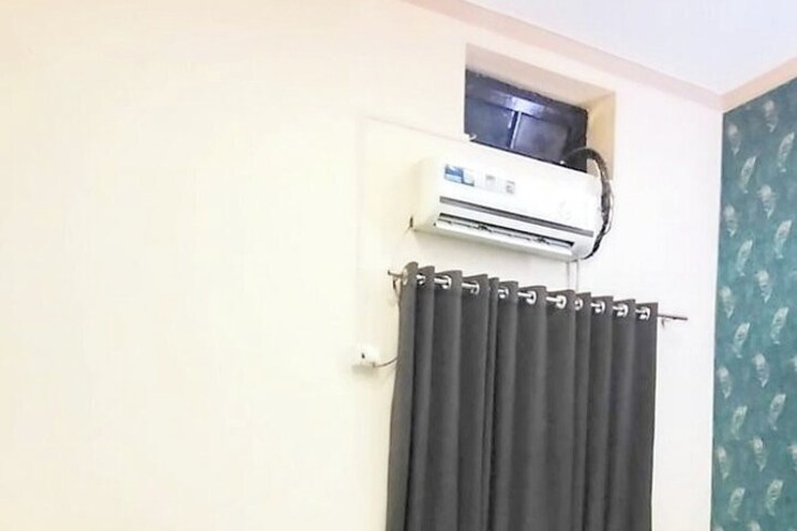 Room 11 of 24