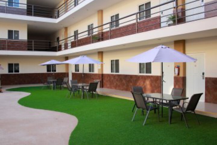 Hotel Exterior 50 of 52