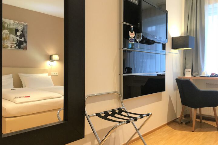 Room 17 of 182