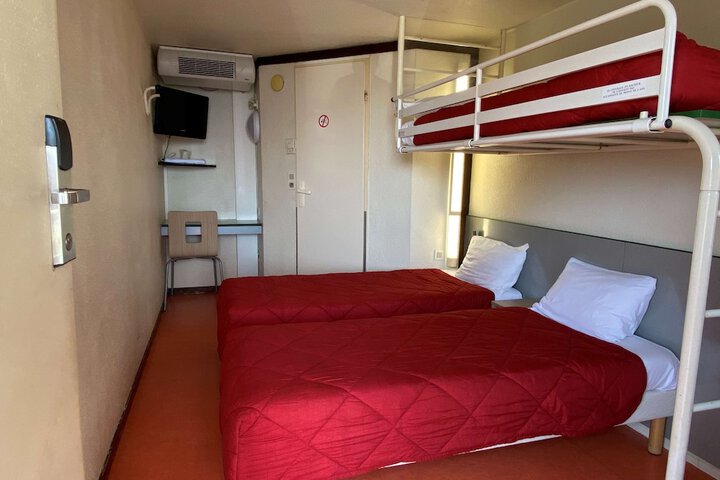 Room 12 of 49