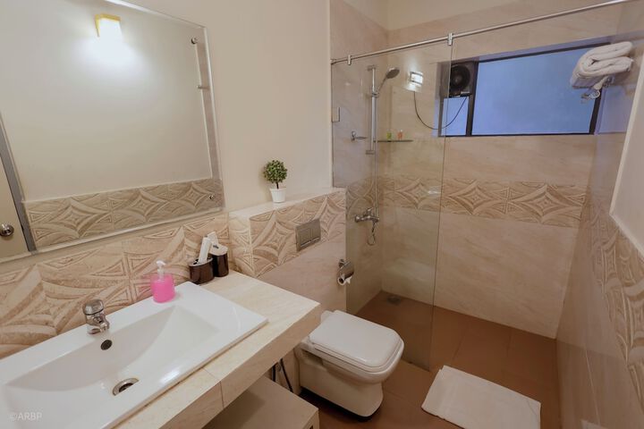 Room 20 of 34