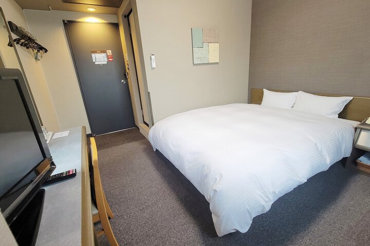 Room 2 of 33