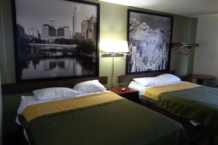 Room 12 of 32