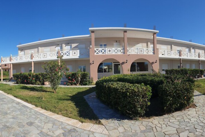 Hotel Exterior 15 of 23