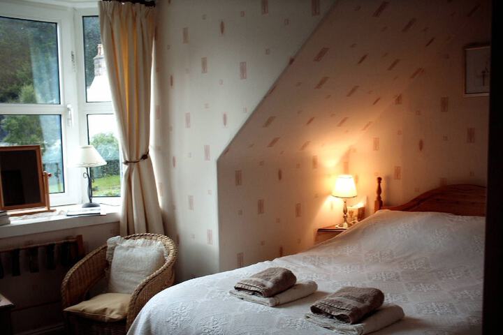 Room 2 of 5