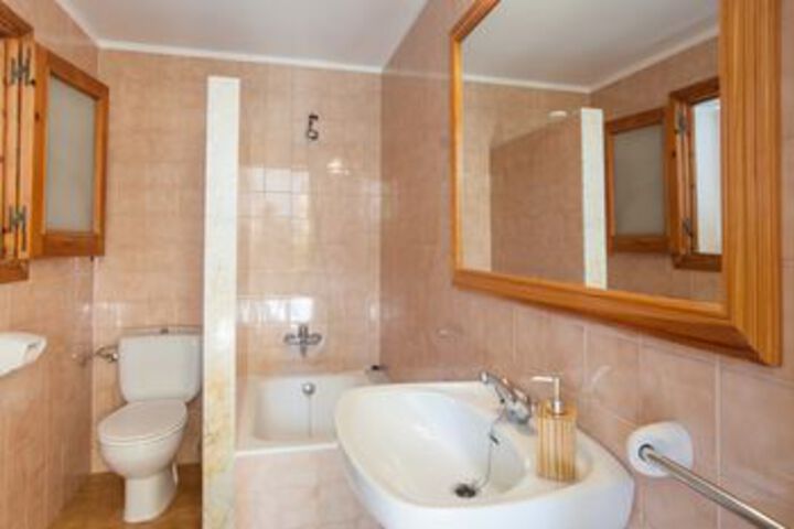 Room 3 of 27