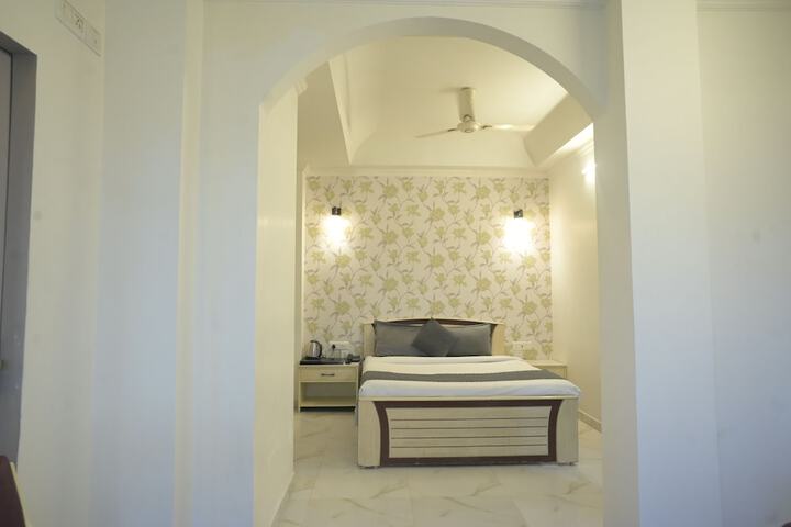 Room 6 of 19