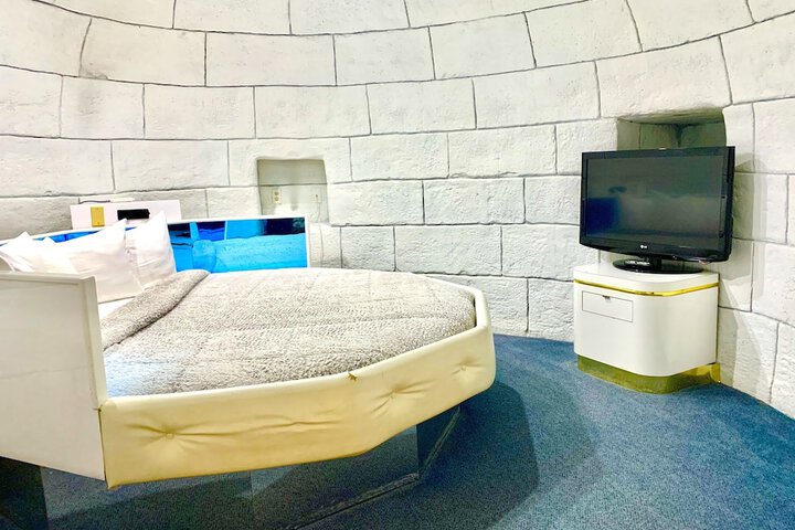 Blue King Bed Main Floor (118 of 180)