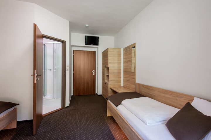 Room 5 of 49