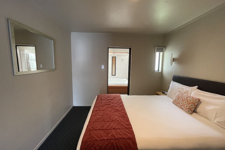 Room 10 of 66