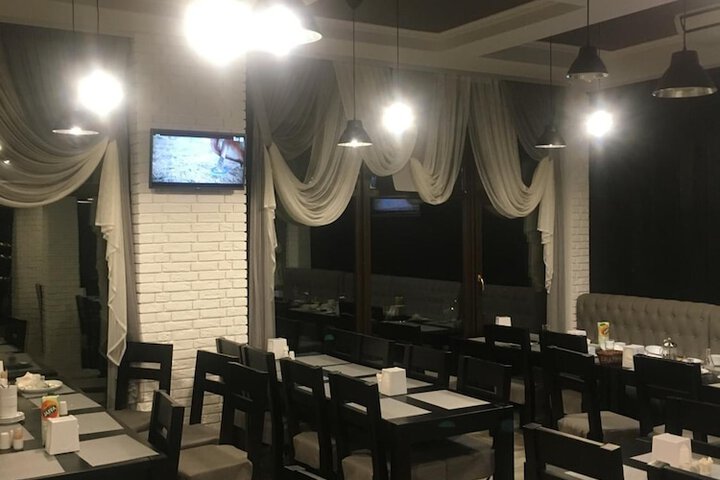 Dining 41 of 47