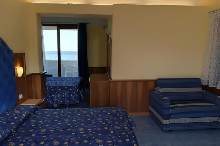 Room 10 of 42