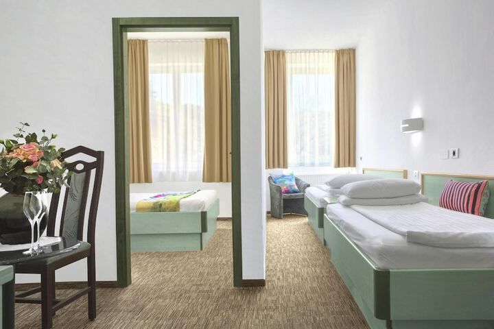 Room 10 of 61