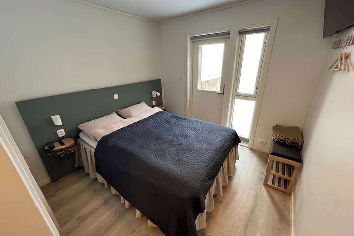 Room 6 of 99