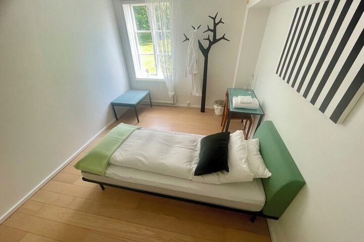 Room 9 of 37