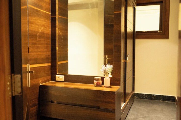 Room 6 of 23