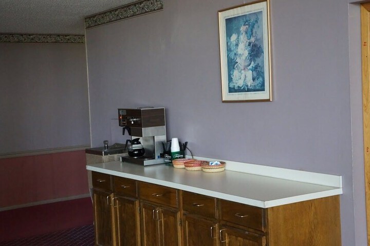 Breakfast/Coffee Service 25 of 30